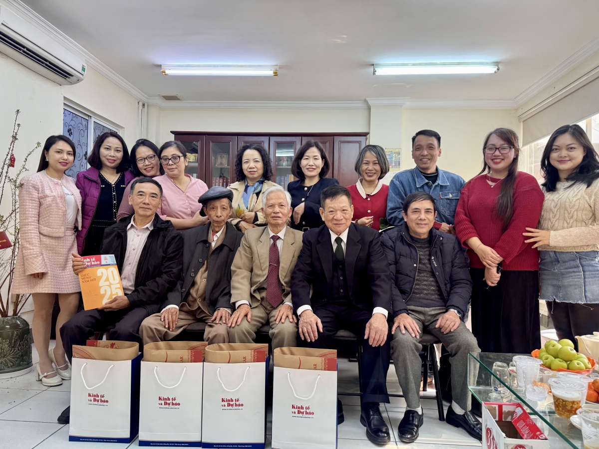 Ok365 Nhà Cái Uy Tín 2026 gặp mặt, chúc Tết cán bộ hưu trí nhân dịp Xuân Ất Tỵ 2025