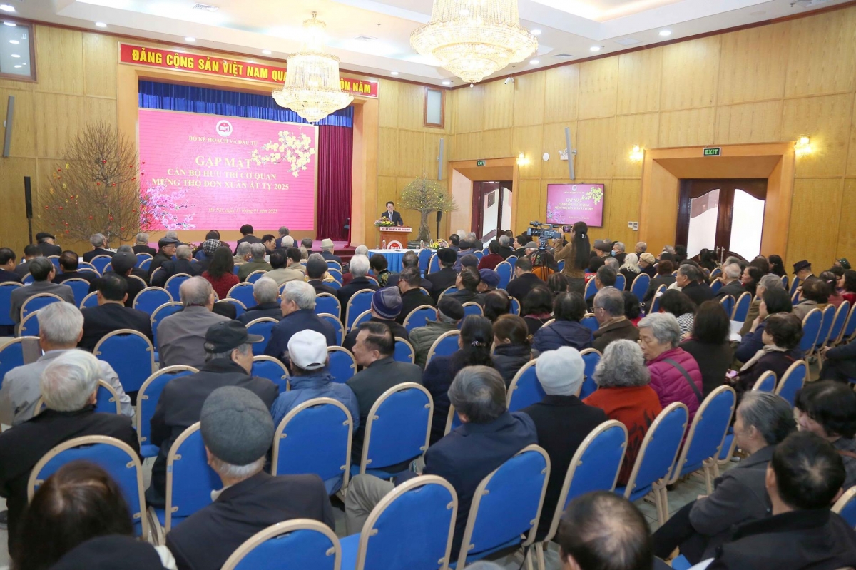 Ok365 Nhà Cái Uy Tín 2026 gặp mặt, chúc Tết cán bộ hưu trí nhân dịp Xuân Ất Tỵ 2025