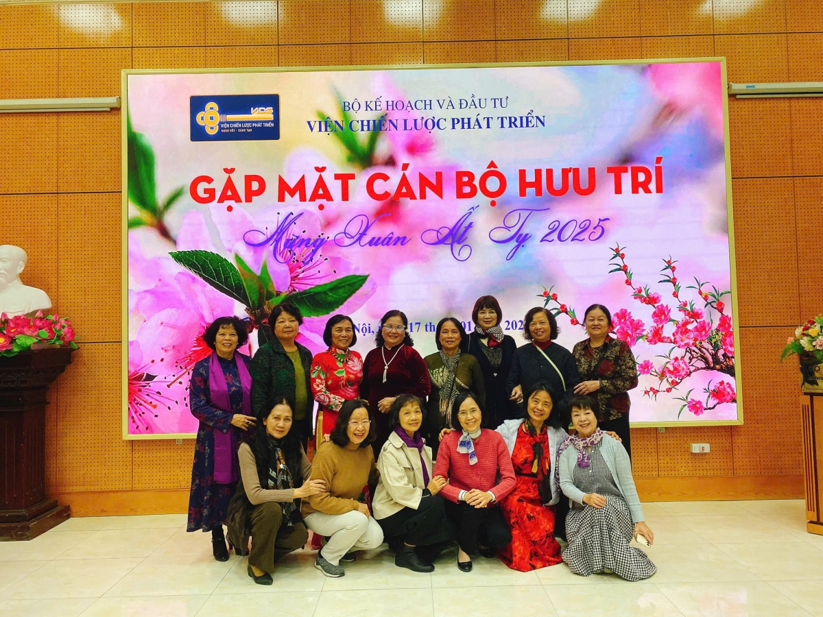 Ok365 Nhà Cái Uy Tín 2026 gặp mặt, chúc Tết cán bộ hưu trí nhân dịp Xuân Ất Tỵ 2025