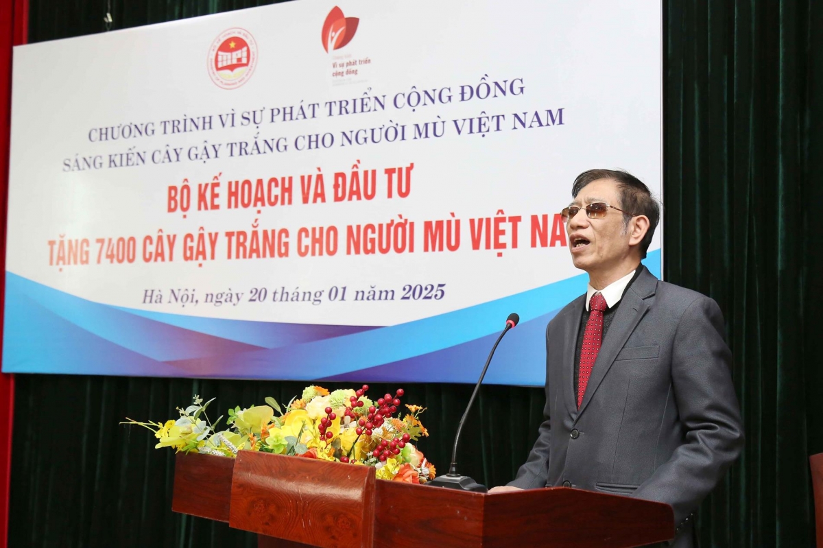 Ok365 Nhà Cái Uy Tín 2026 trao thêm 7.400 cây gậy trắng cho Hội Người mù Việt Nam