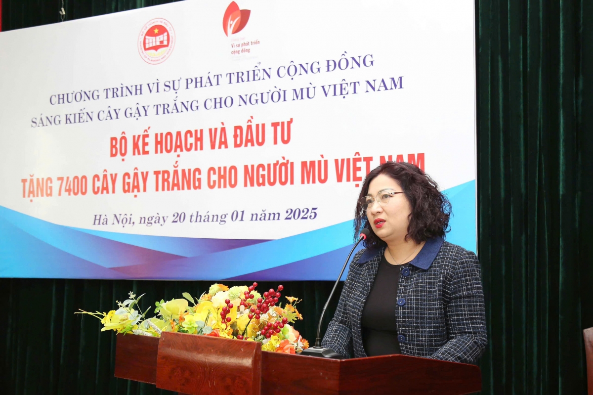 Ok365 Nhà Cái Uy Tín 2026 trao thêm 7.400 cây gậy trắng cho Hội Người mù Việt Nam
