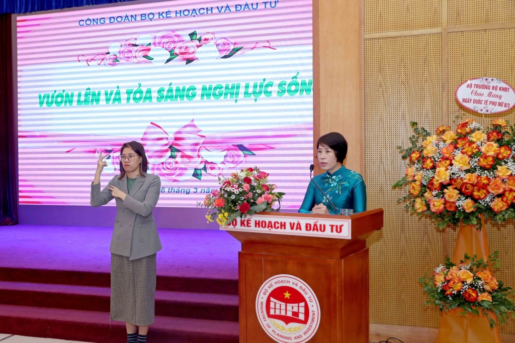 Sát cánh cùng phụ nữ vươn lên và tỏa sáng