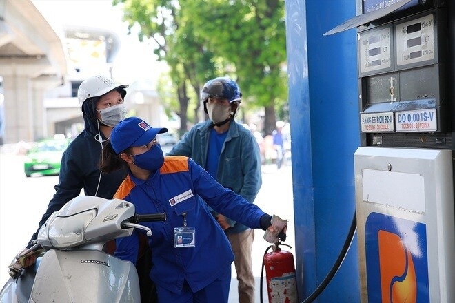 Giá xăng dầu hạ nhiệt sau nhiều lần liên tiếp tăng cao