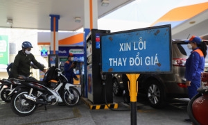 Giá xăng RON92 giảm hơn 1.000 đồng/lít từ 0h ngày 1/4