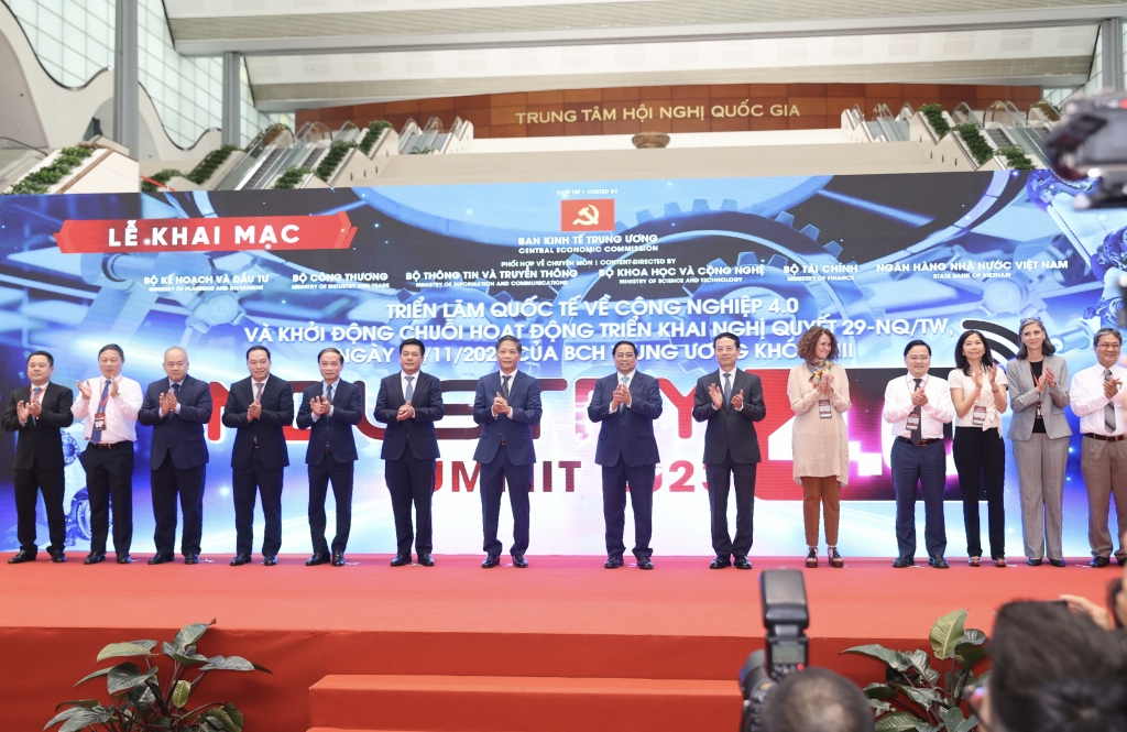 Chuyển đổi số là yêu cầu, nhiệm vụ cấp thiết của các cấp, các ngành...