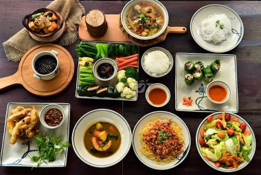 Xây dựng mô hình nghiên cứu các nhân tố ảnh hưởng đến sự hài lòng của người tiêu dùng đối với các quán cơm chay tại Hà Nội