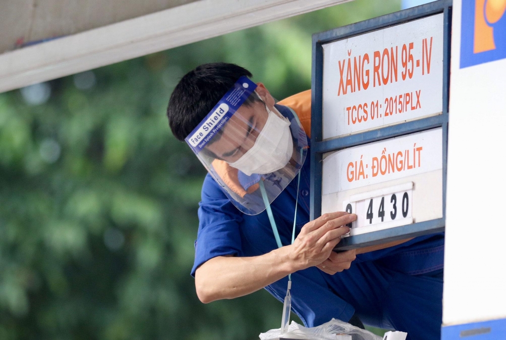 Xăng E5RON92 tăng 559 đồng/lít từ 15h00 hôm nay (ngày 10/11)