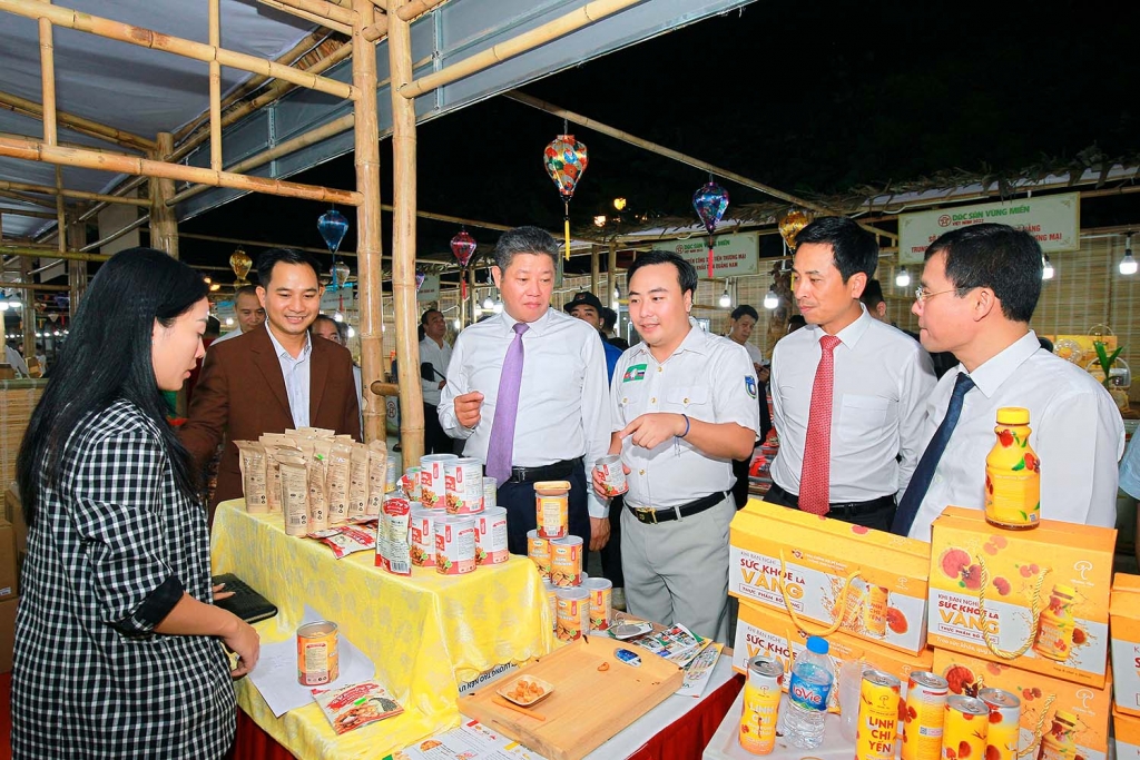 Đang diễn ra Hội chợ Đặc sản vùng miền Việt Nam 2022