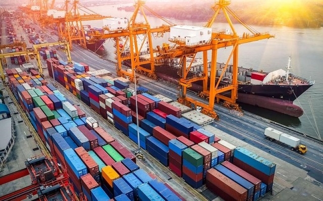 Năm 2021, kim ngạch xuất nhập khẩu của Việt Nam cán mốc 668,5 tỷ USD