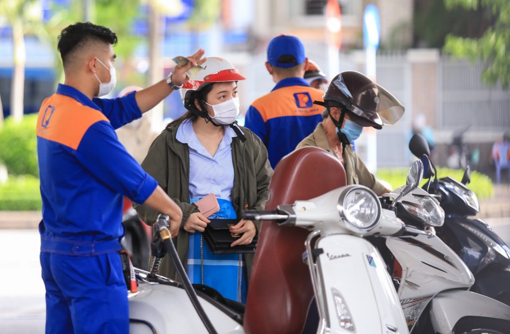 Giá xăng, dầu giảm mạnh từ 15h chiều nay